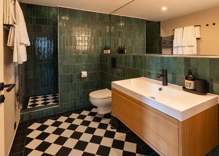 The Charming By Curt Берлин