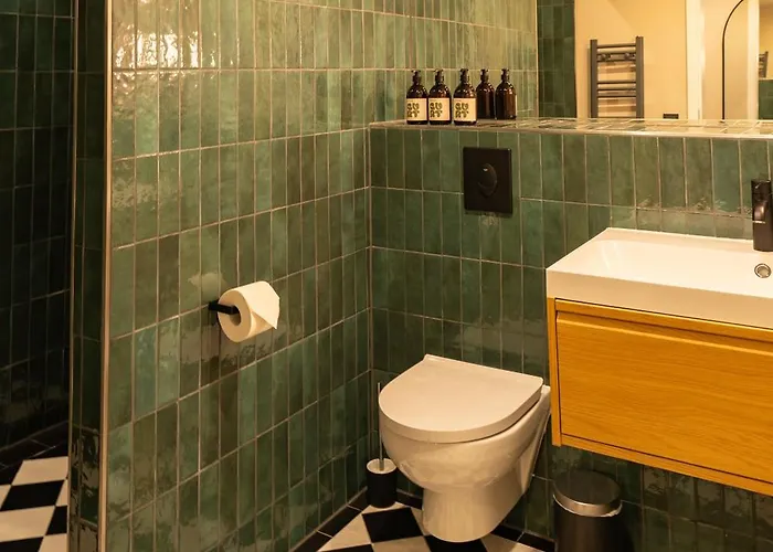 The Charming By Curt 4*