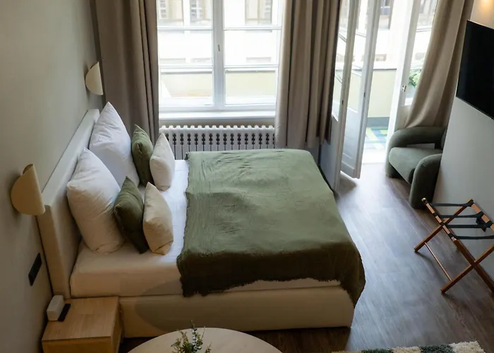 The Charming By Curt Берлин