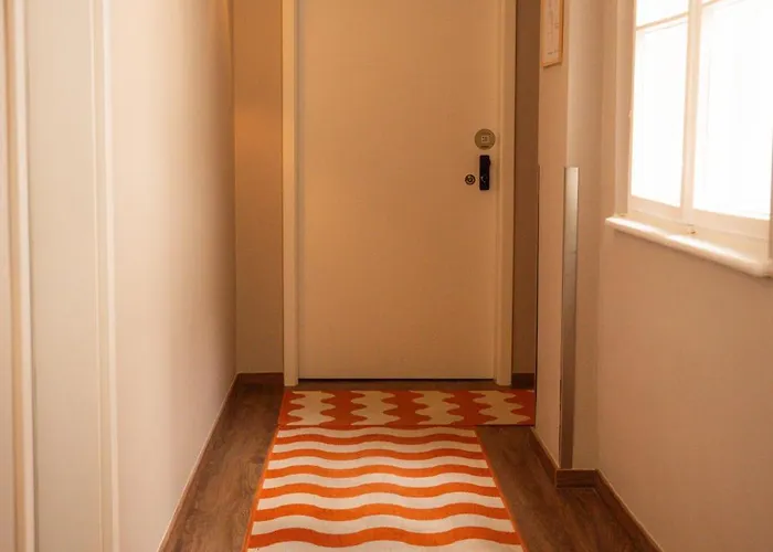 The Charming By Curt 4*