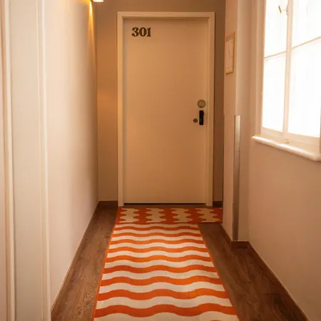 The Charming By Curt 4*