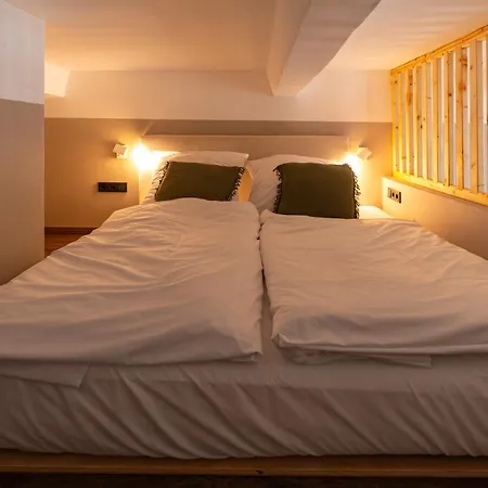 The Charming By Curt 4*